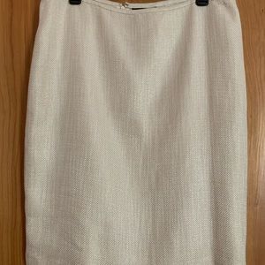 Stunning Ann Klein skirt lined